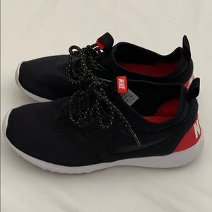 Like New Nike Sneakers Women’s Size 6.5